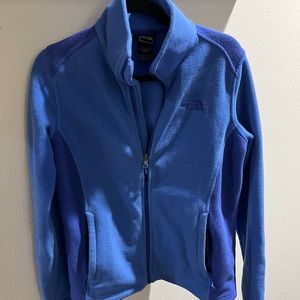 North face size medium only used a couple of times it just wasn’t my color